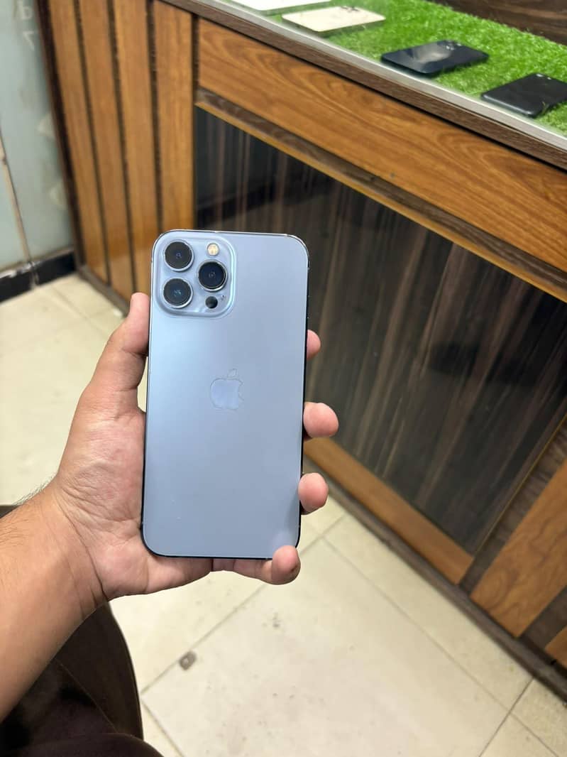 Apple iPhone 13 Pro Max 4