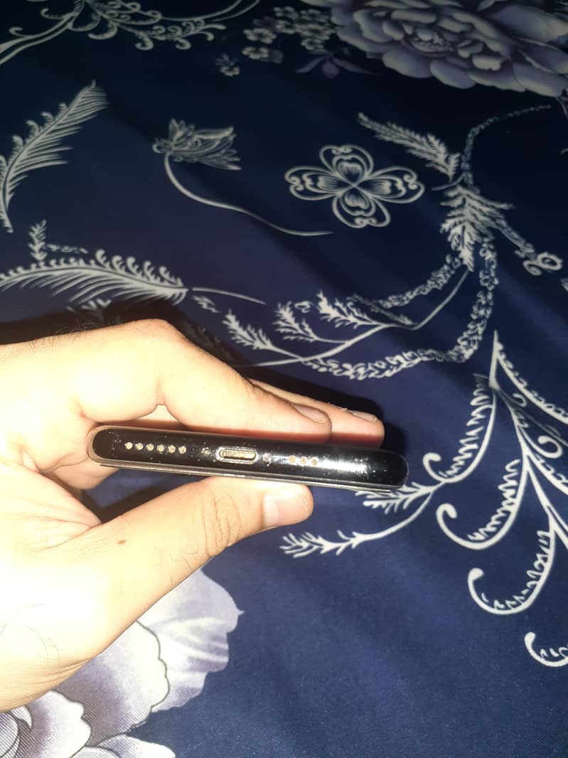 Apple iPhone 11 Pro 1