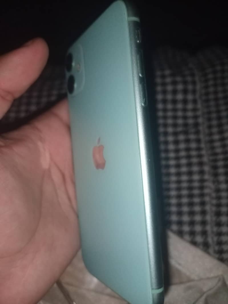 Apple iPhone 11 3