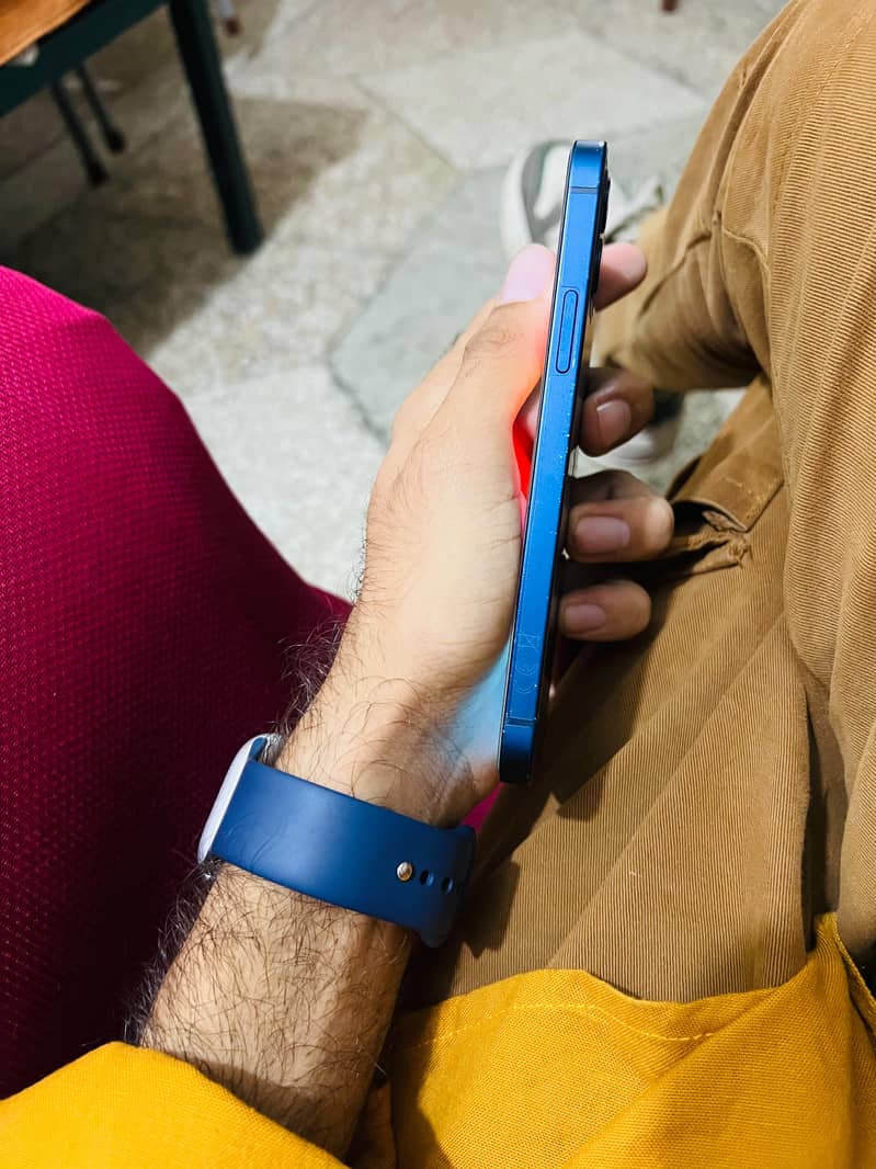 Apple Iphone 12 4