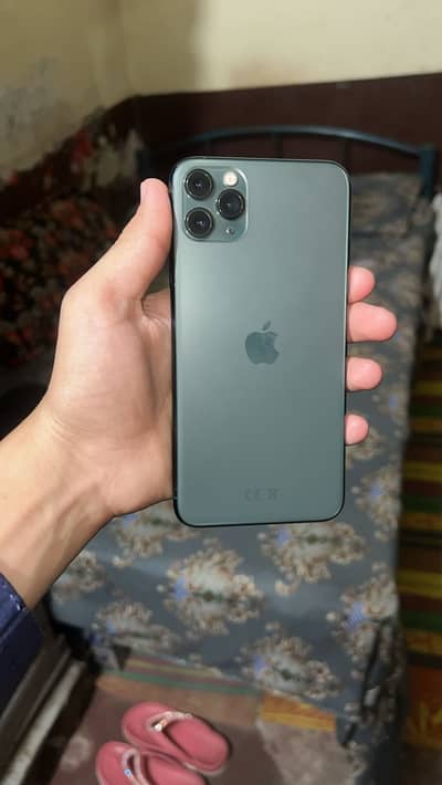 Apple 11 pro max 64 gb water pack 10/10 condition air tight