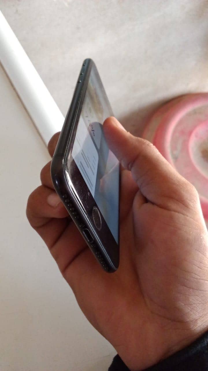 Apple iPhone 7 4