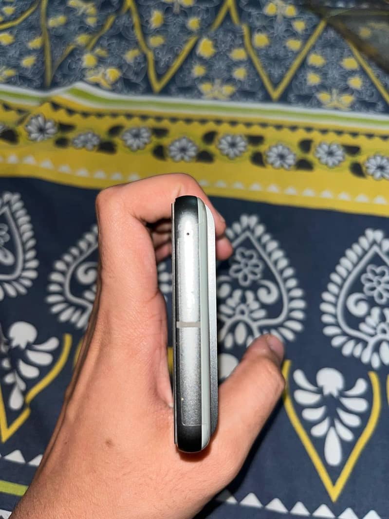 Google Pixel 8 4