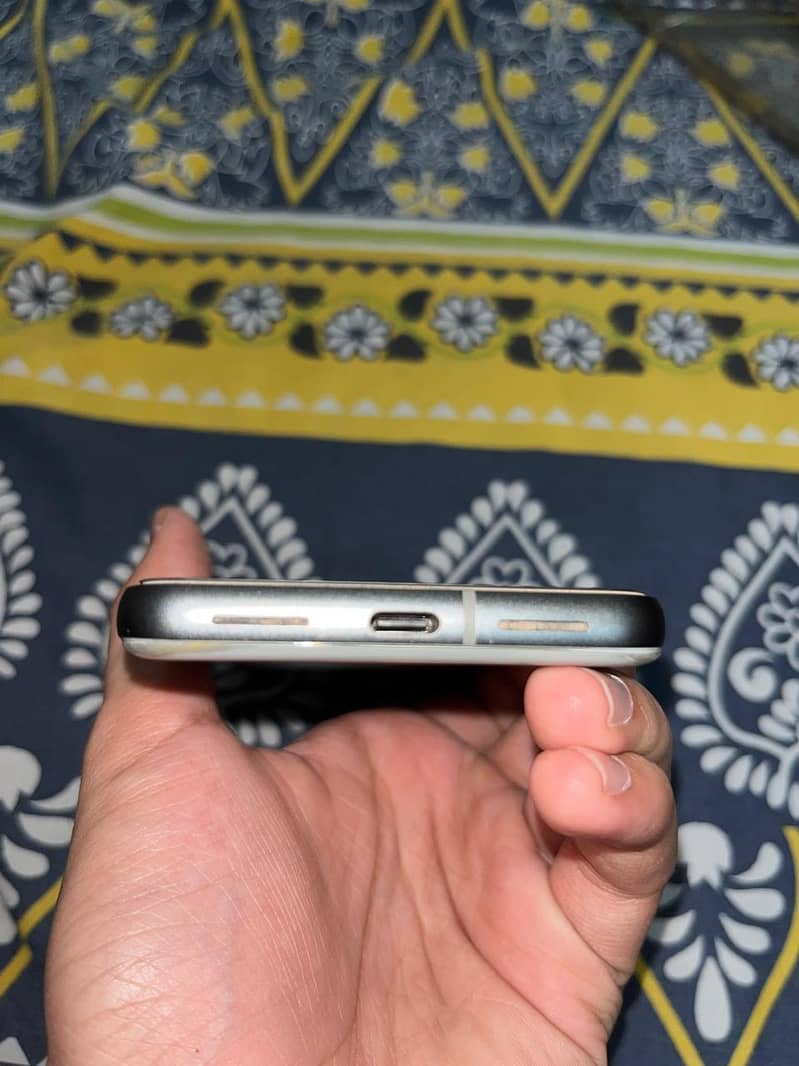 Google Pixel 8 6