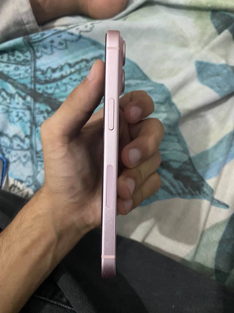 Apple iPhone 15 2
