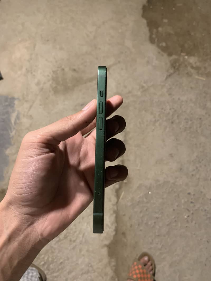 Apple iPhone 13 3