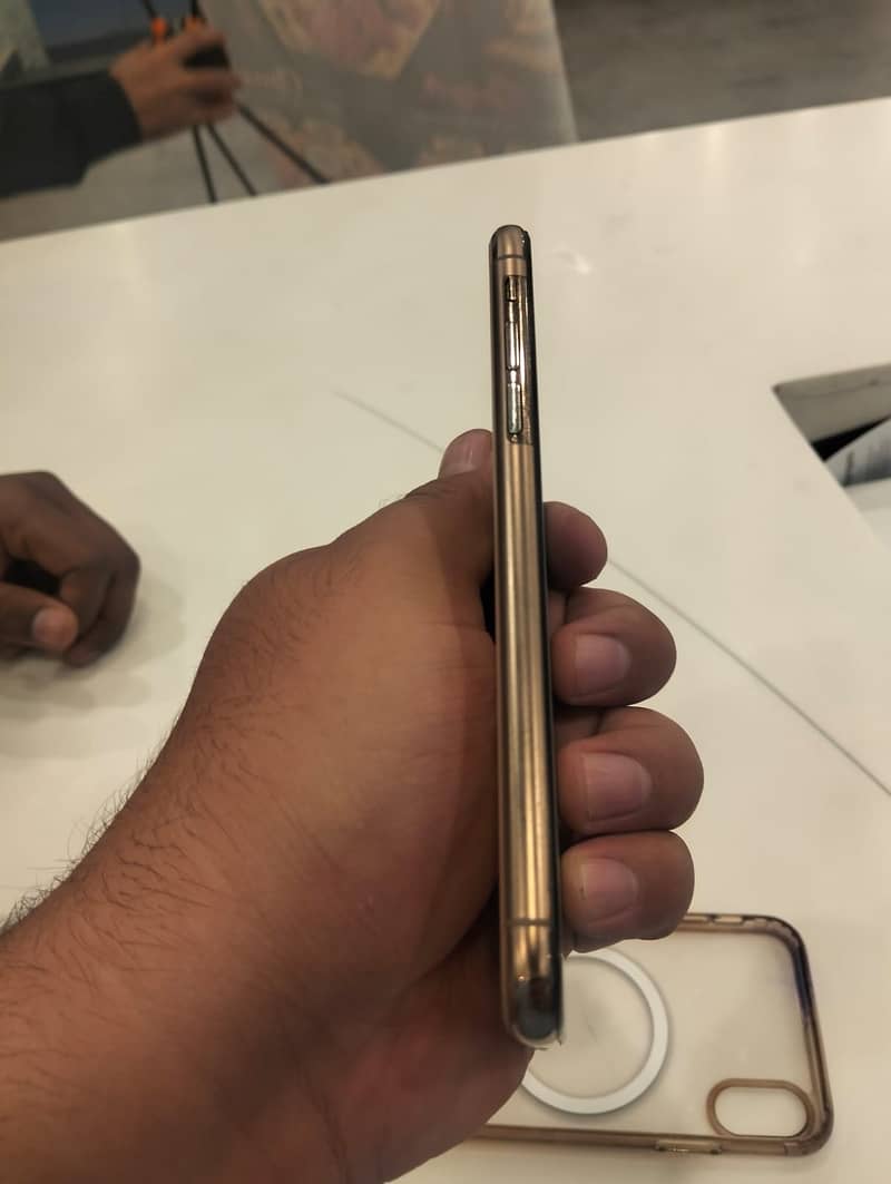 Apple iPhone XS 9