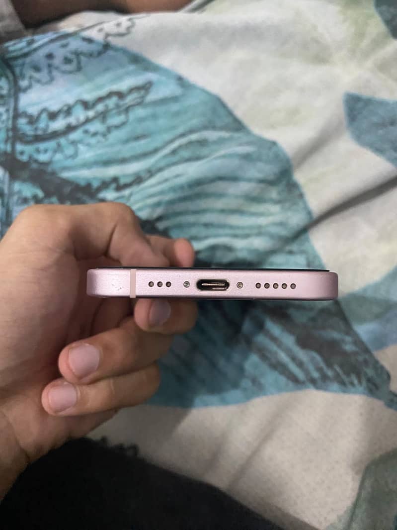 Apple iPhone 15 4