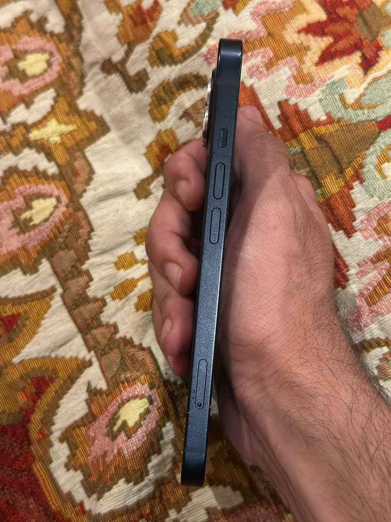 Apple iPhone 13 4