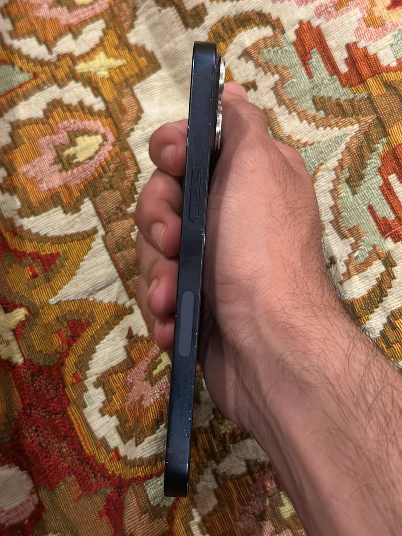 Apple iPhone 13 5