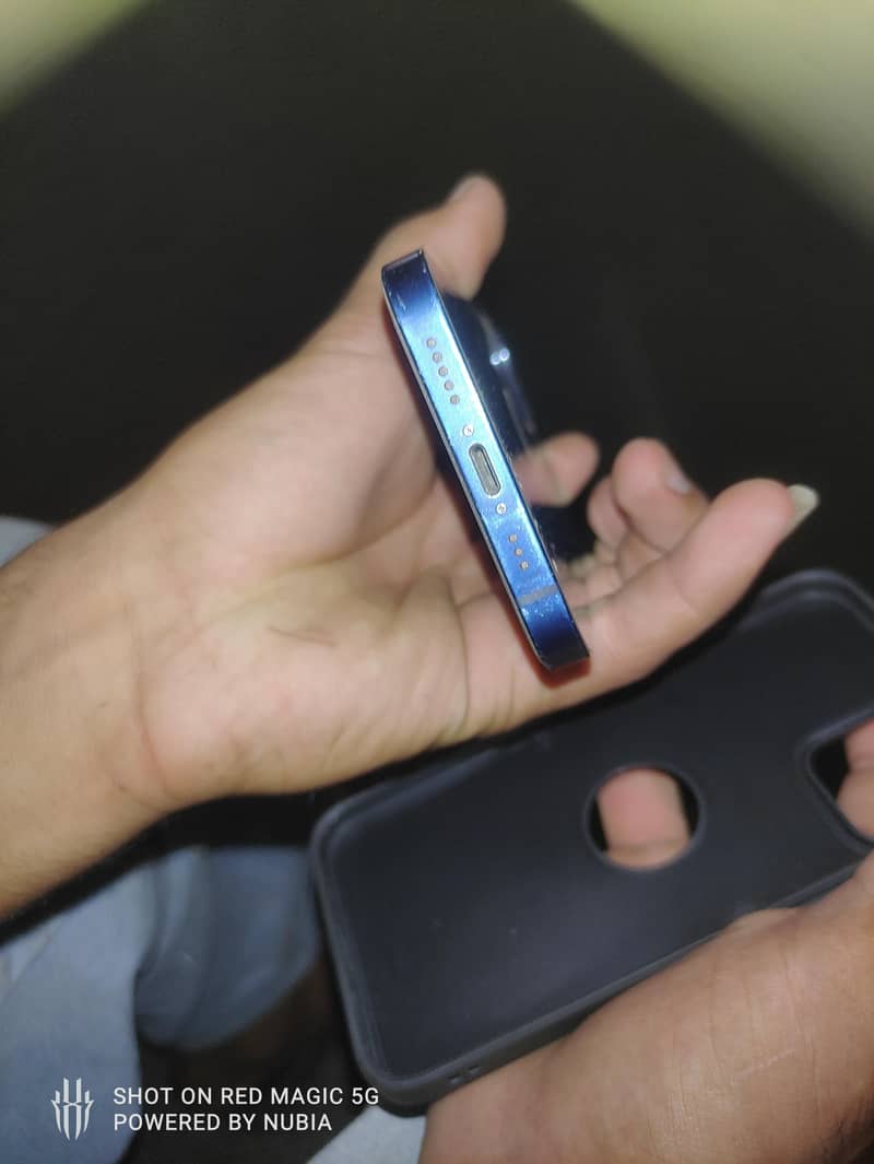 Apple iPhone 12 3