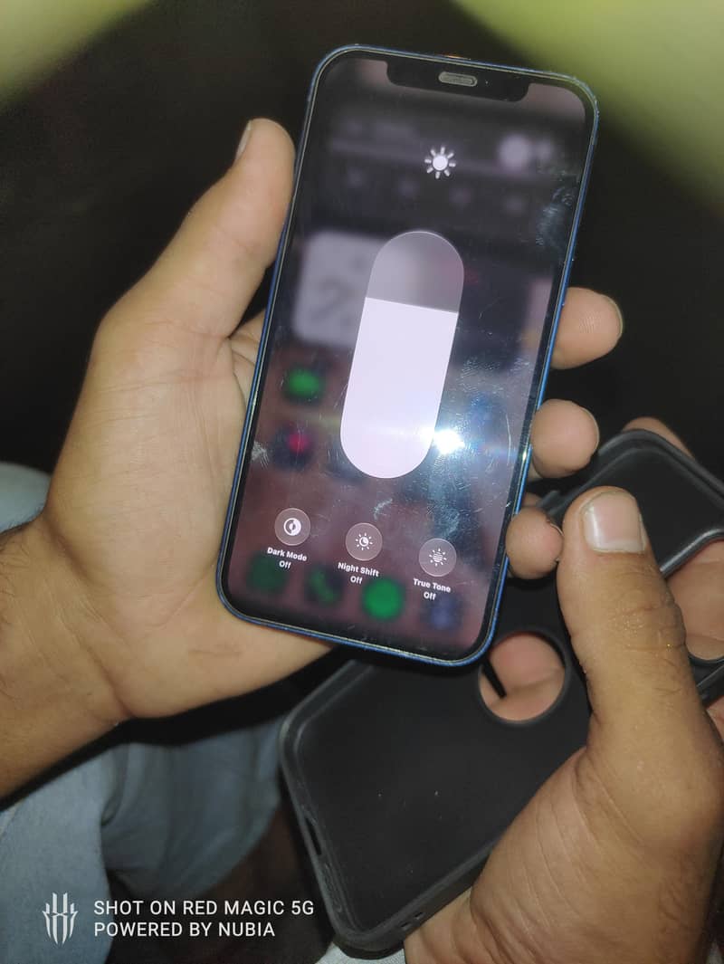 Apple iPhone 12 4