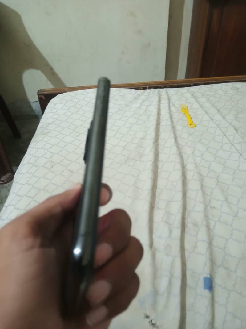 Apple iPhone X 3