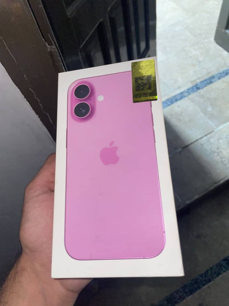 Apple iPhone 16 3