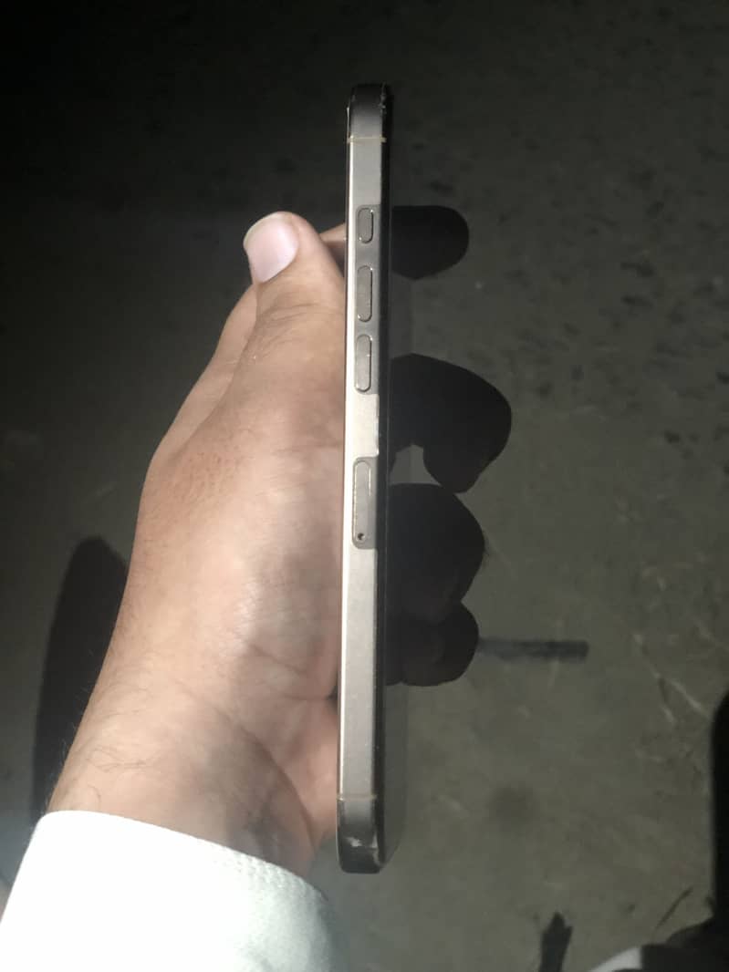 Apple iPhone 16 Pro Max 3