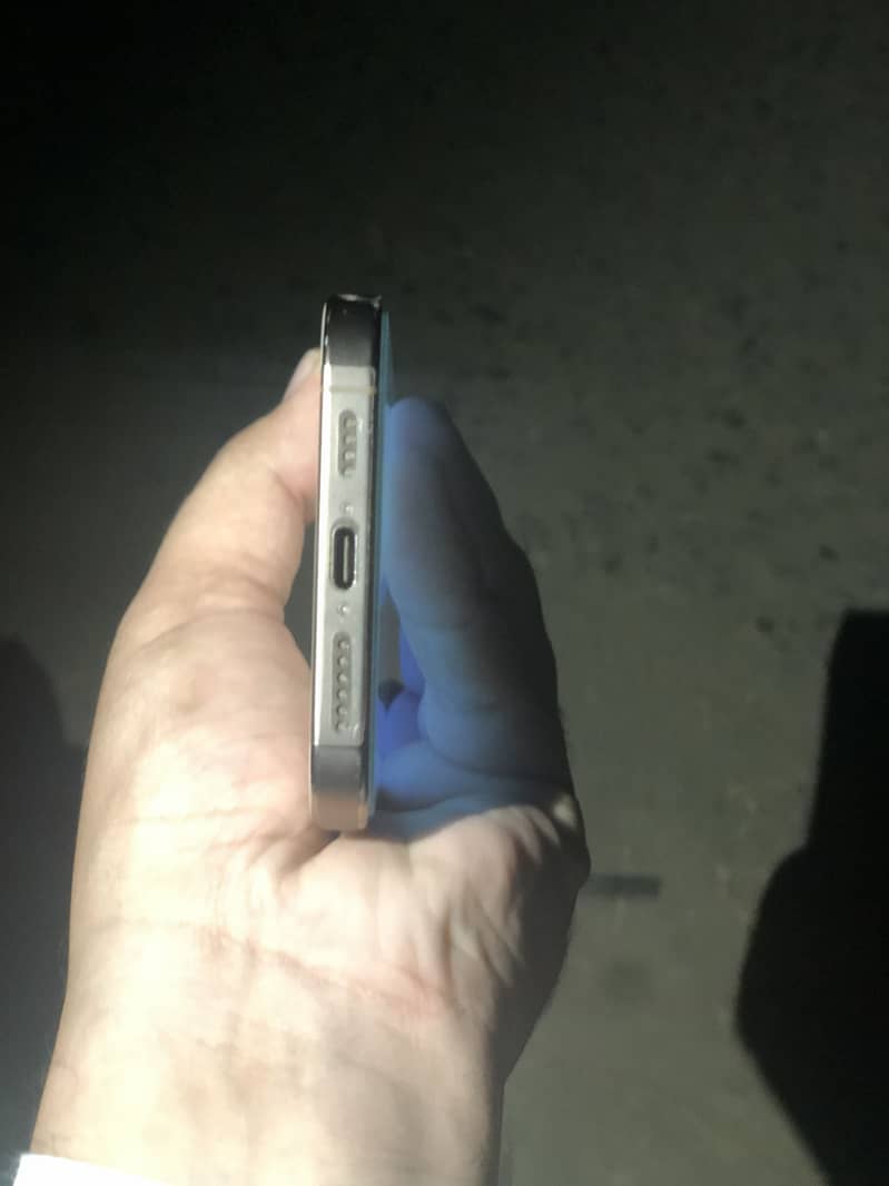 Apple iPhone 16 Pro Max 5
