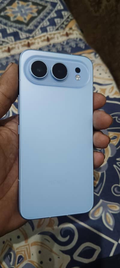 Honor 500 condition 10 by 10 . snapdragon 8s gen4.8000mah battery