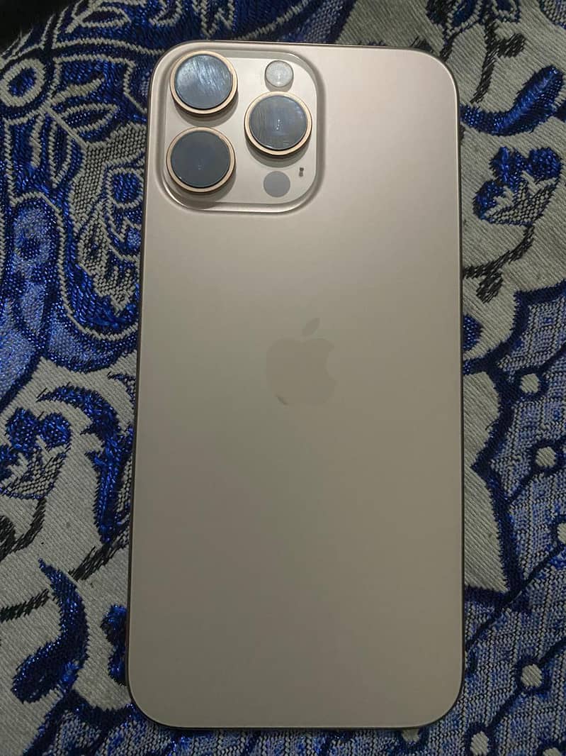 Apple iPhone 16 Pro Max 3