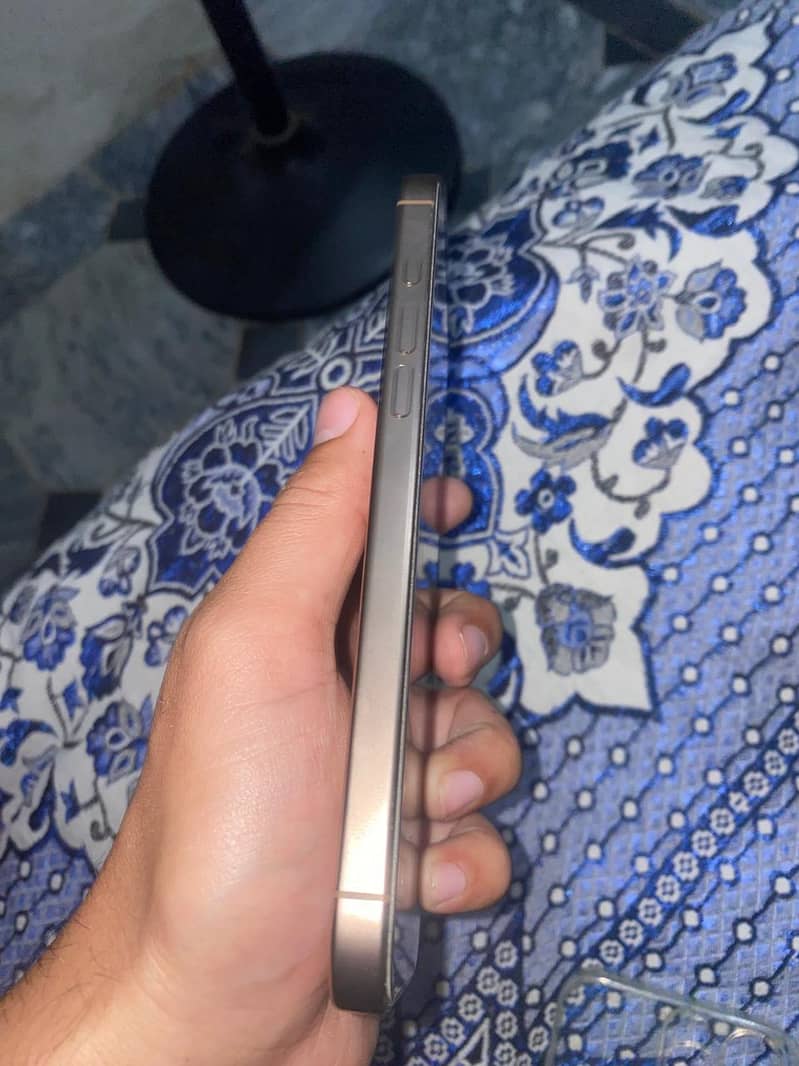 Apple iPhone 16 Pro Max 5