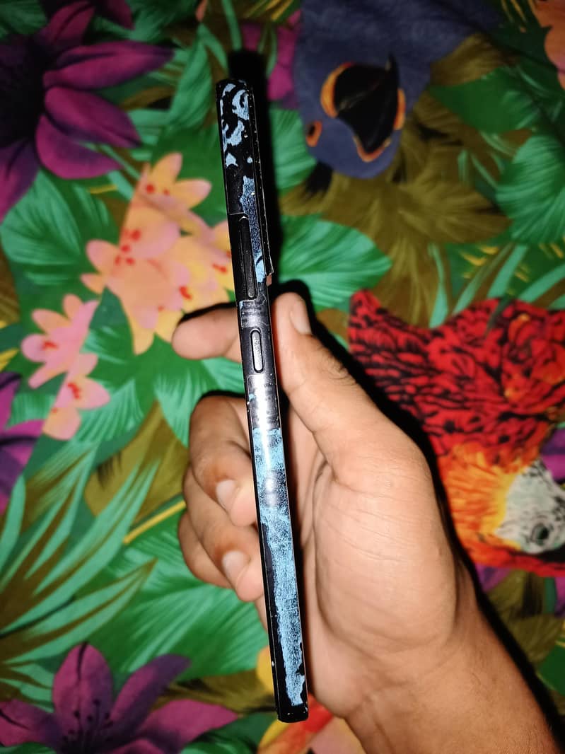Samsung Mobile S22 Plus 1