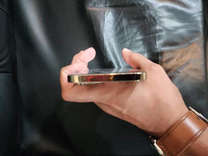 Apple iPhone 12 Pro Max 4