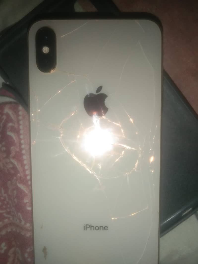 Apple iPhone XS Max 1