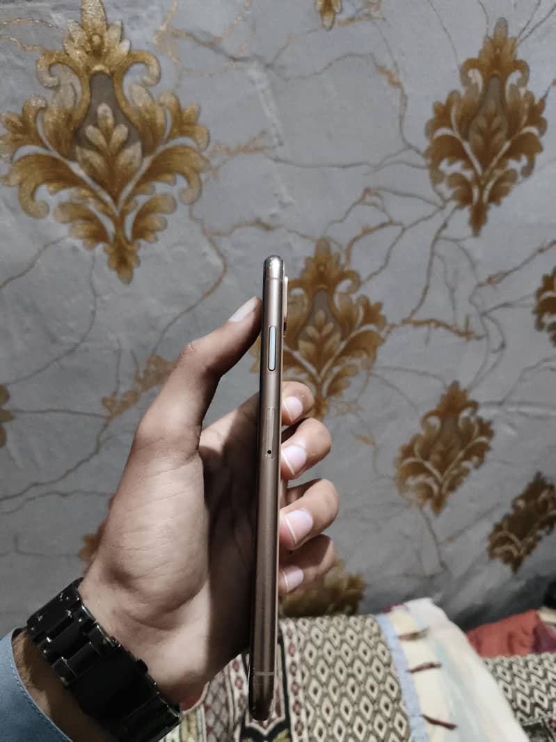 Apple iPhone XS Max 2
