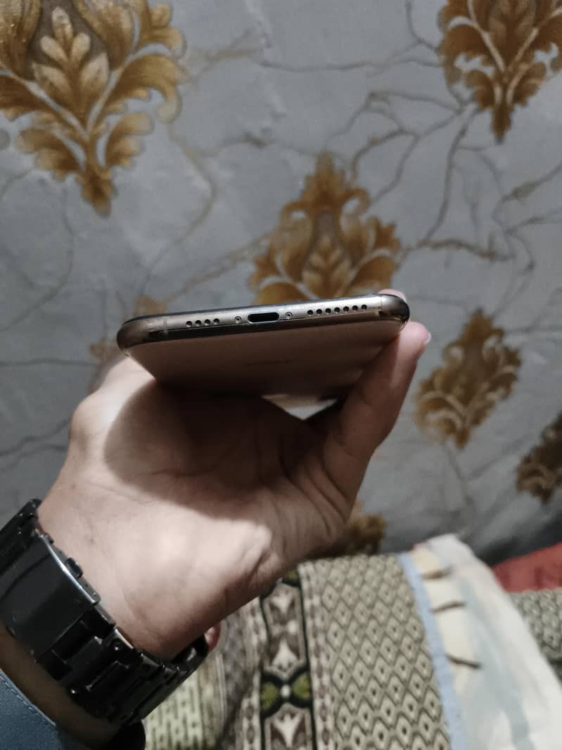 Apple iPhone XS Max 5