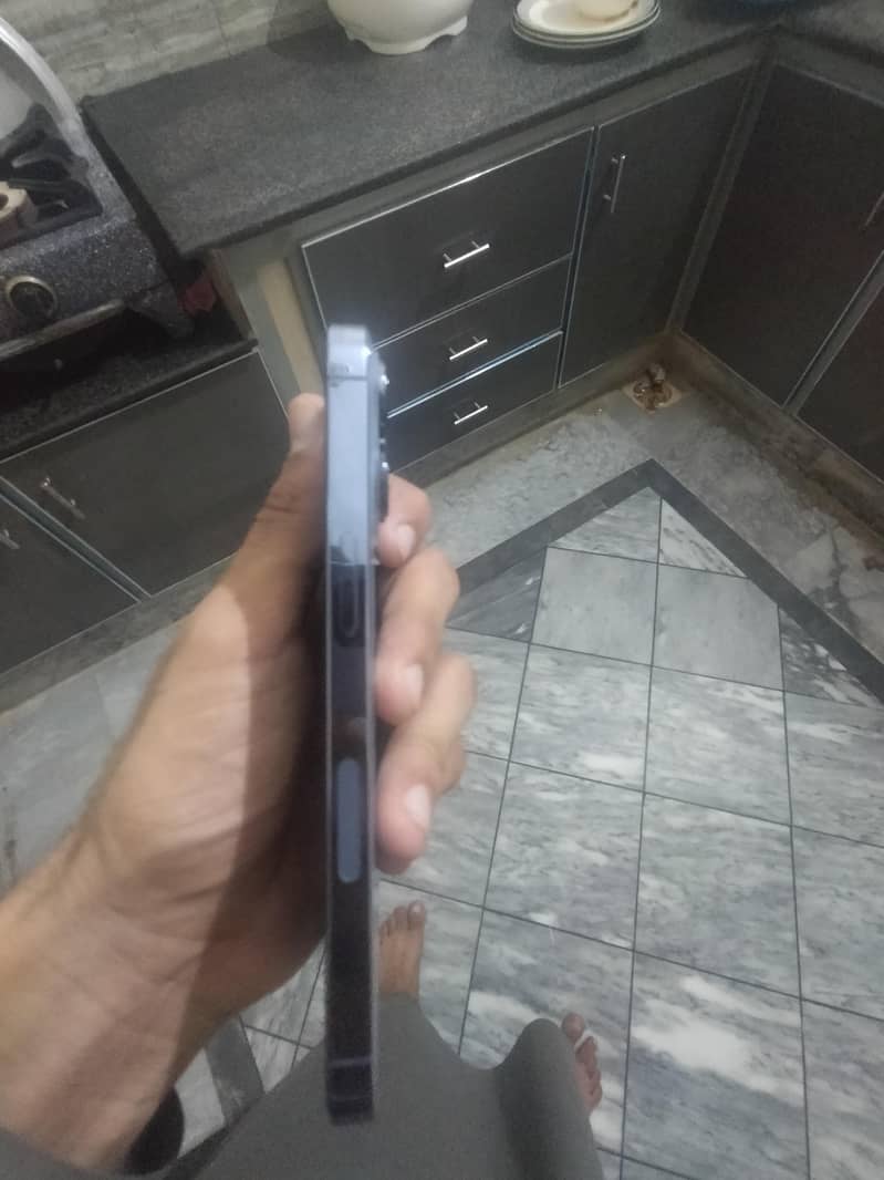 Apple iPhone 13 Pro 4