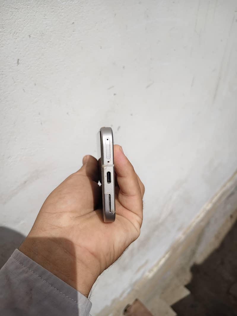Google Pixel 9 4