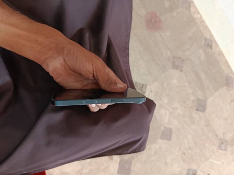 Apple iPhone 13 2