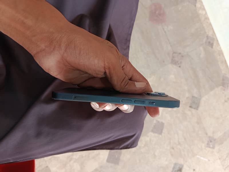 Apple iPhone 13 4