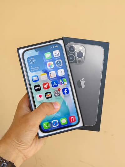 Apple iPhone 13 Pro Max 128GB with box cable