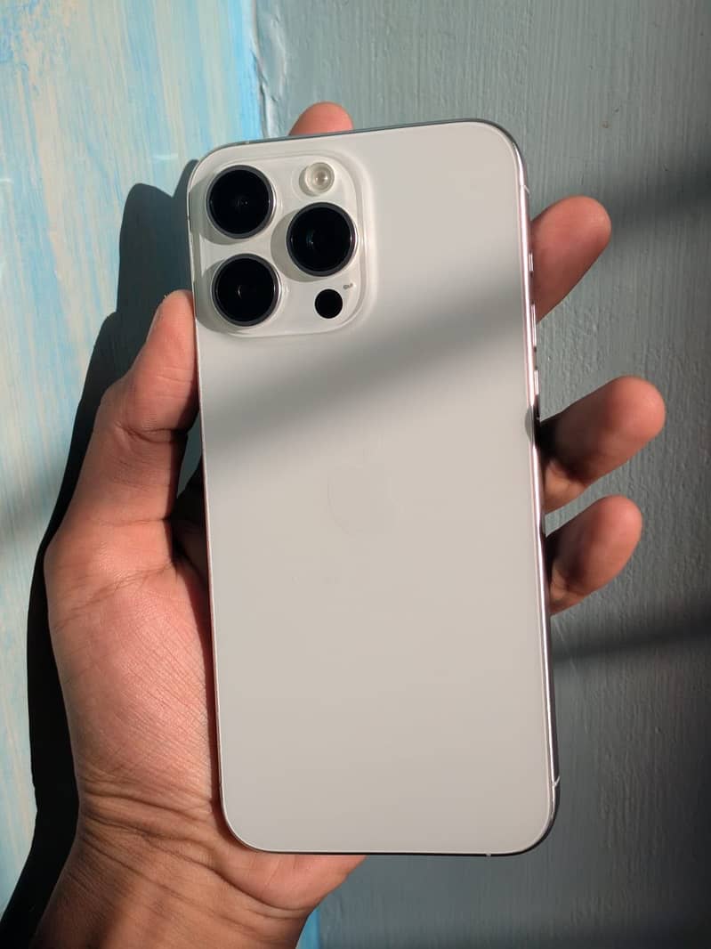 Apple iPhone 15 Pro Max 2