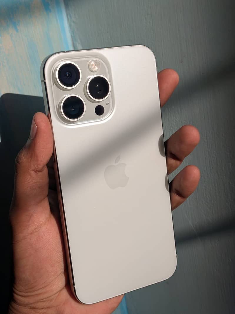 Apple iPhone 15 Pro Max 5