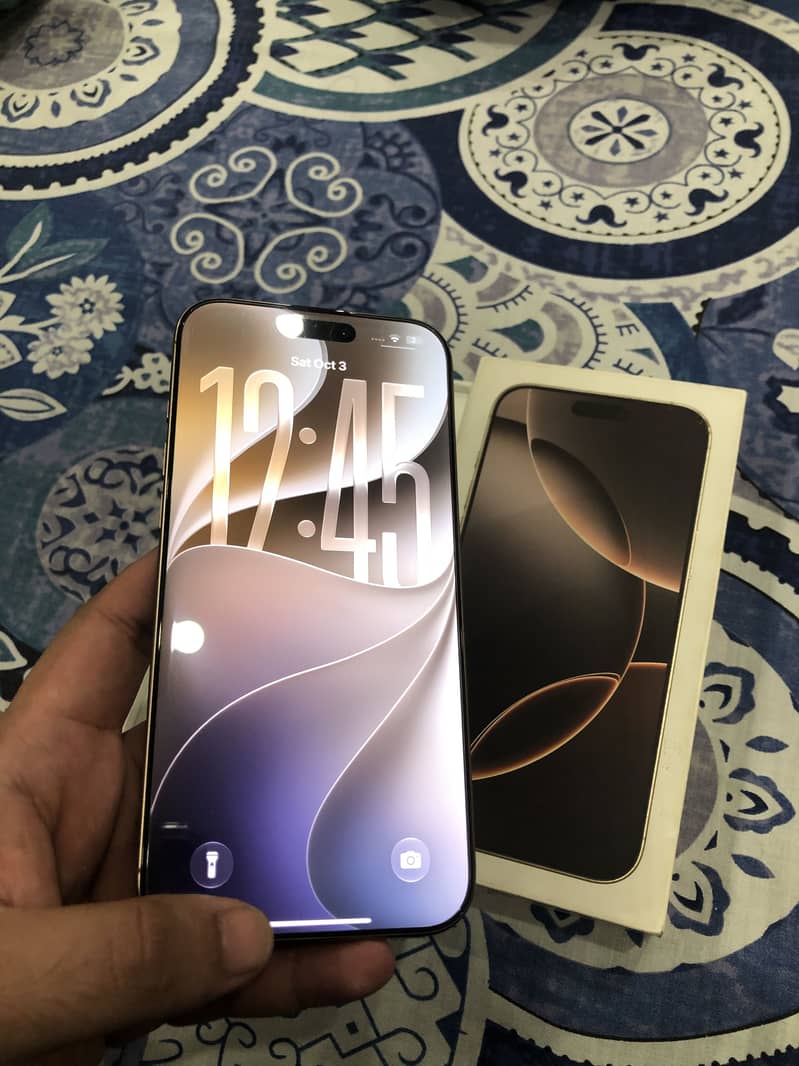 Apple iPhone 16 Pro Max 1
