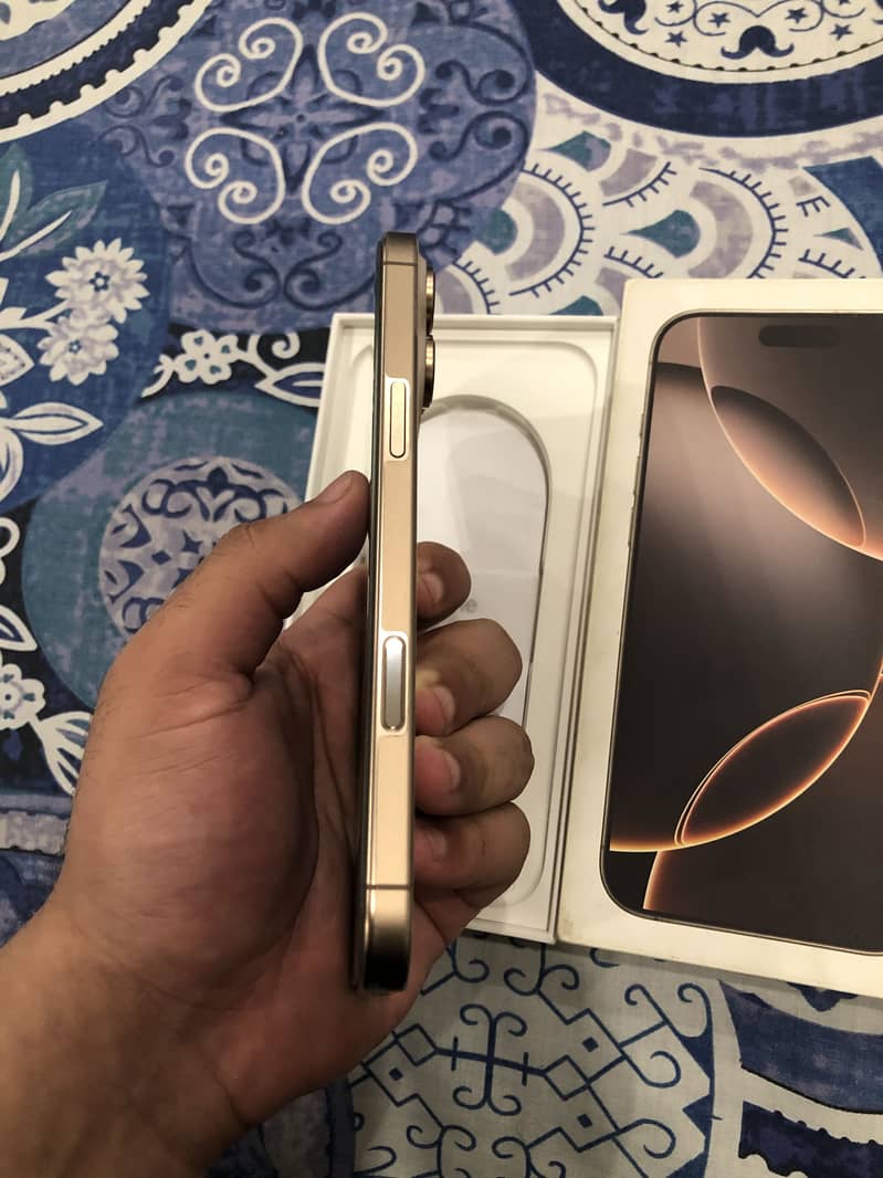 Apple iPhone 16 Pro Max 3