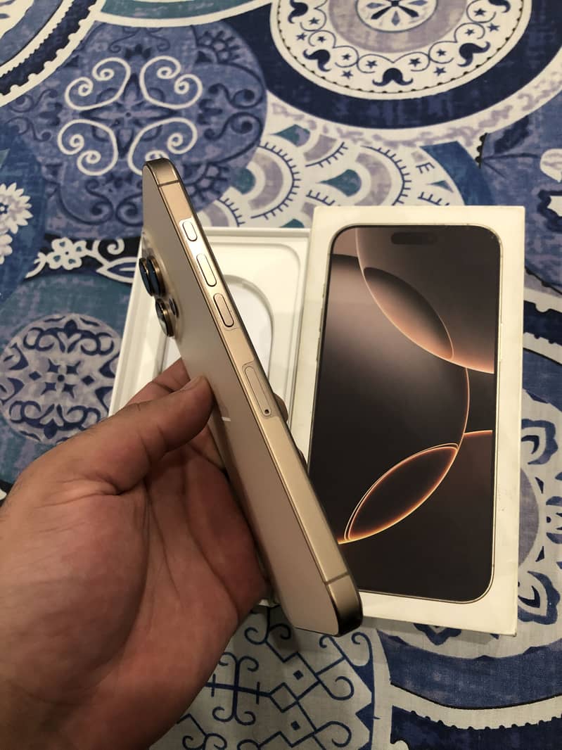 Apple iPhone 16 Pro Max 4