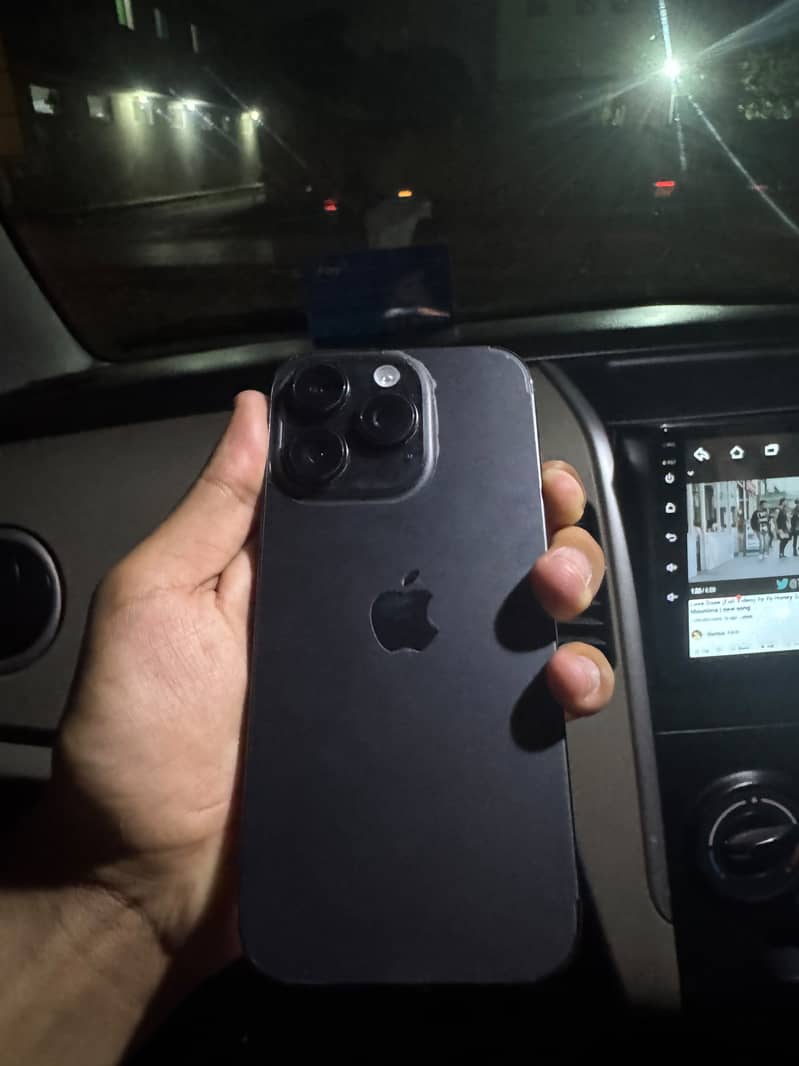 Apple iPhone 16 Pro 0