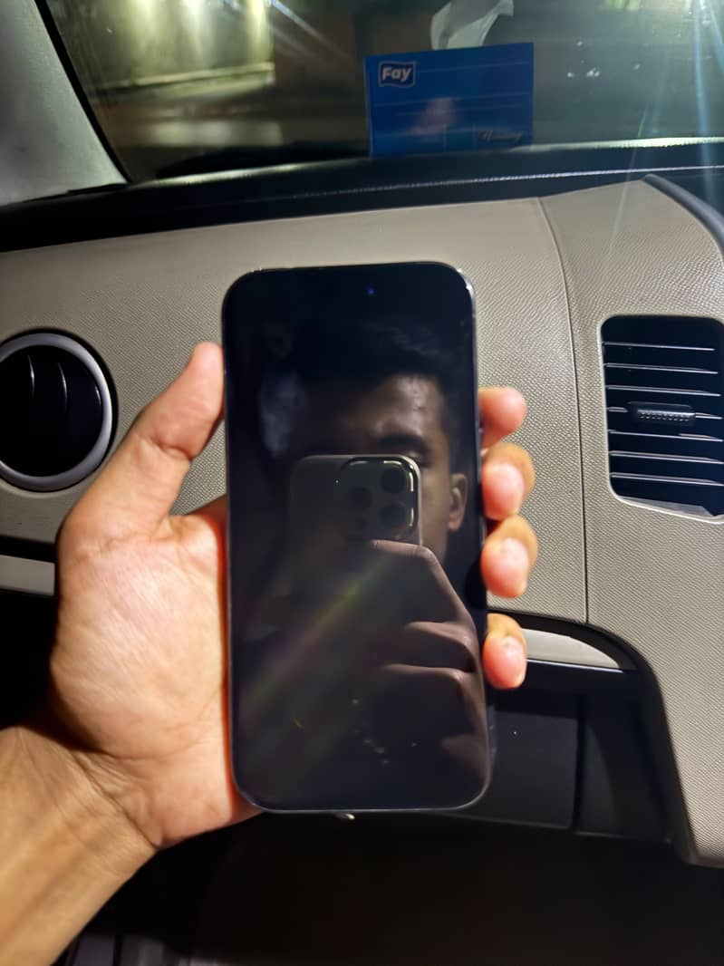 Apple iPhone 16 Pro 1
