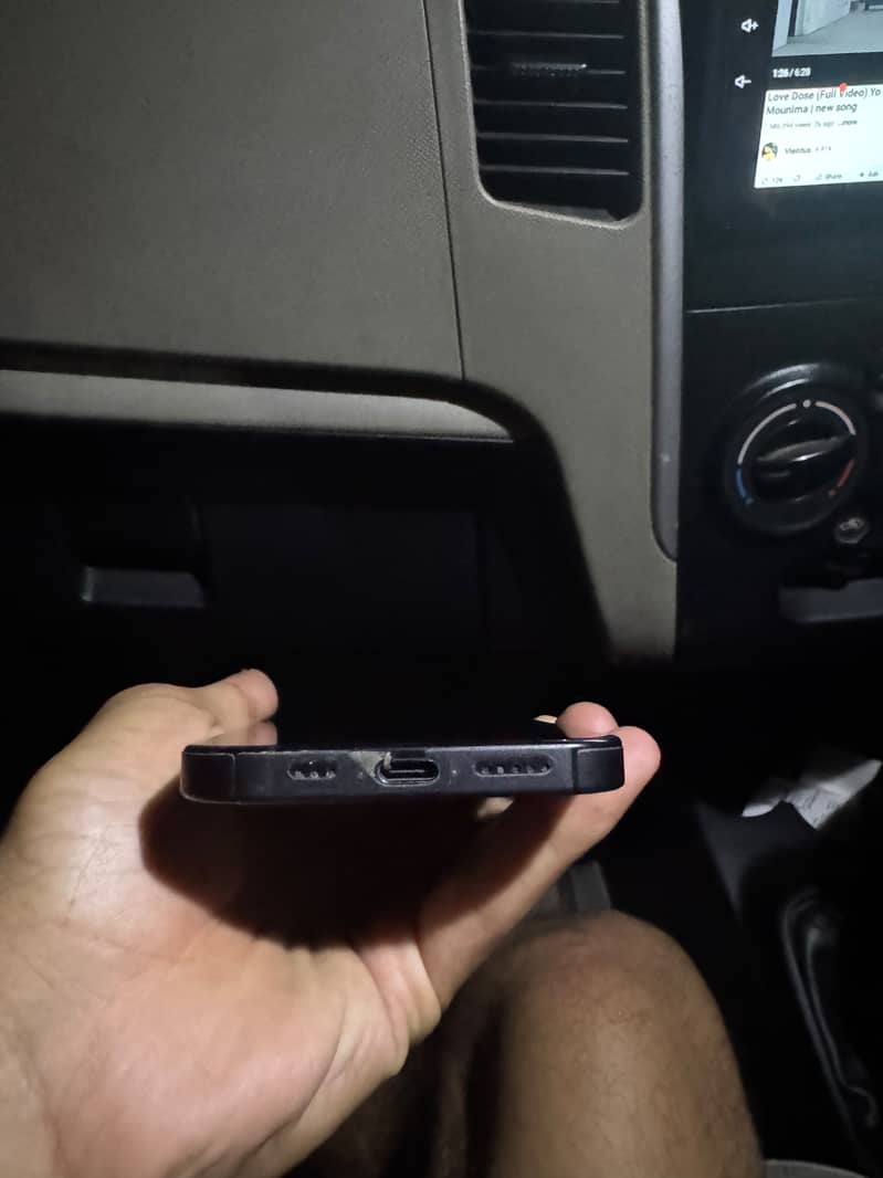 Apple iPhone 16 Pro 8