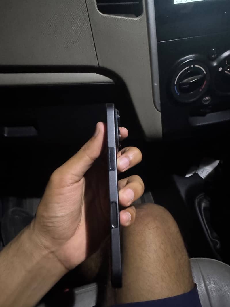 Apple iPhone 16 Pro 9