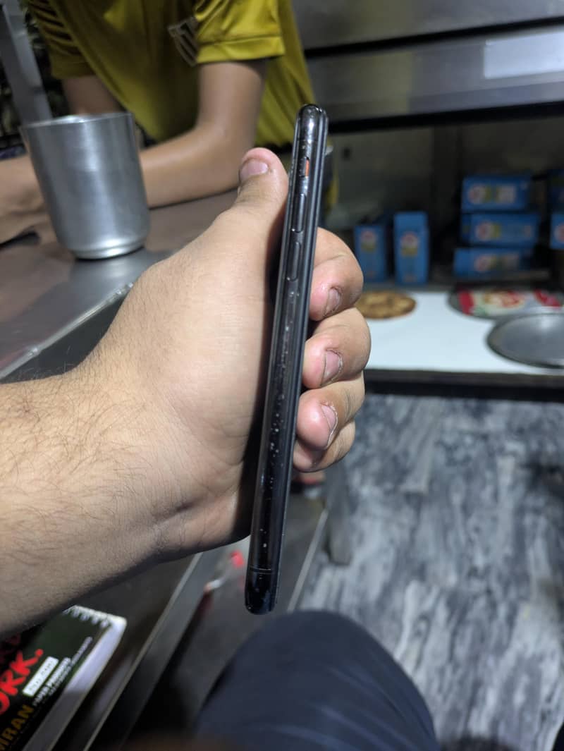 Apple iPhone X 4
