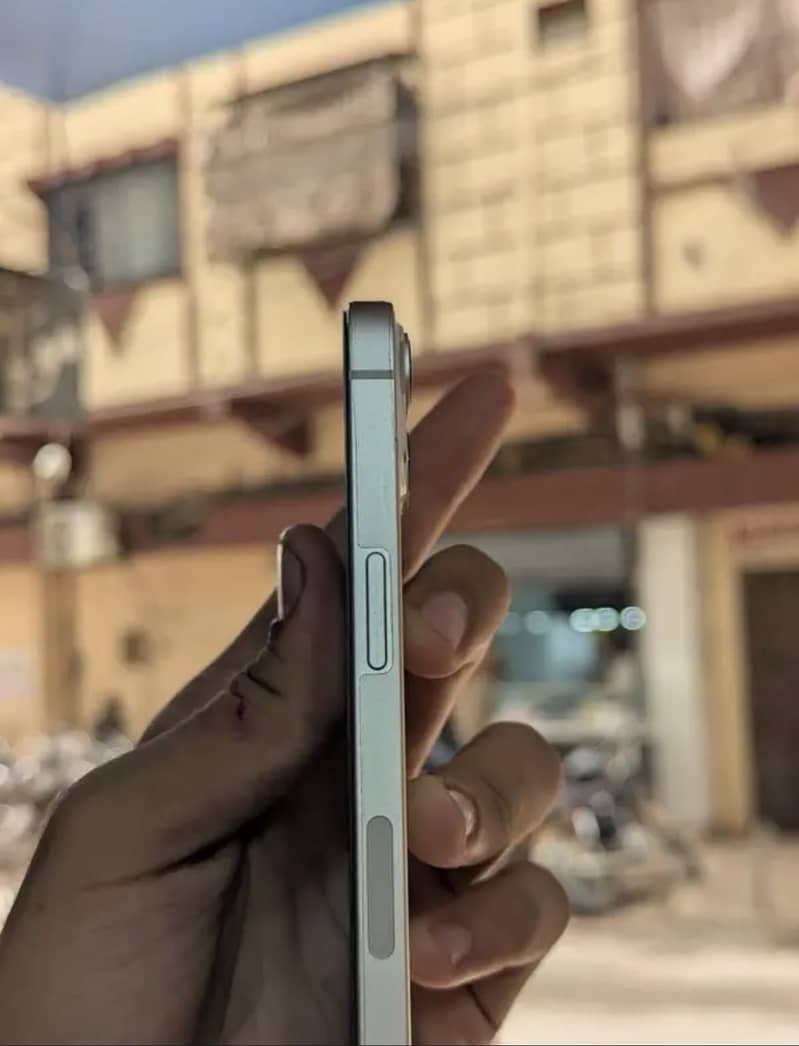 Apple iPhone 13 6