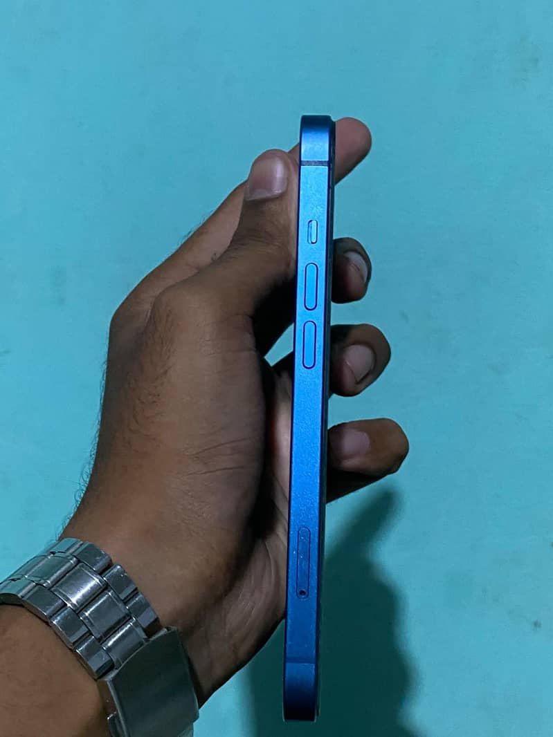 Apple iPhone 13 4
