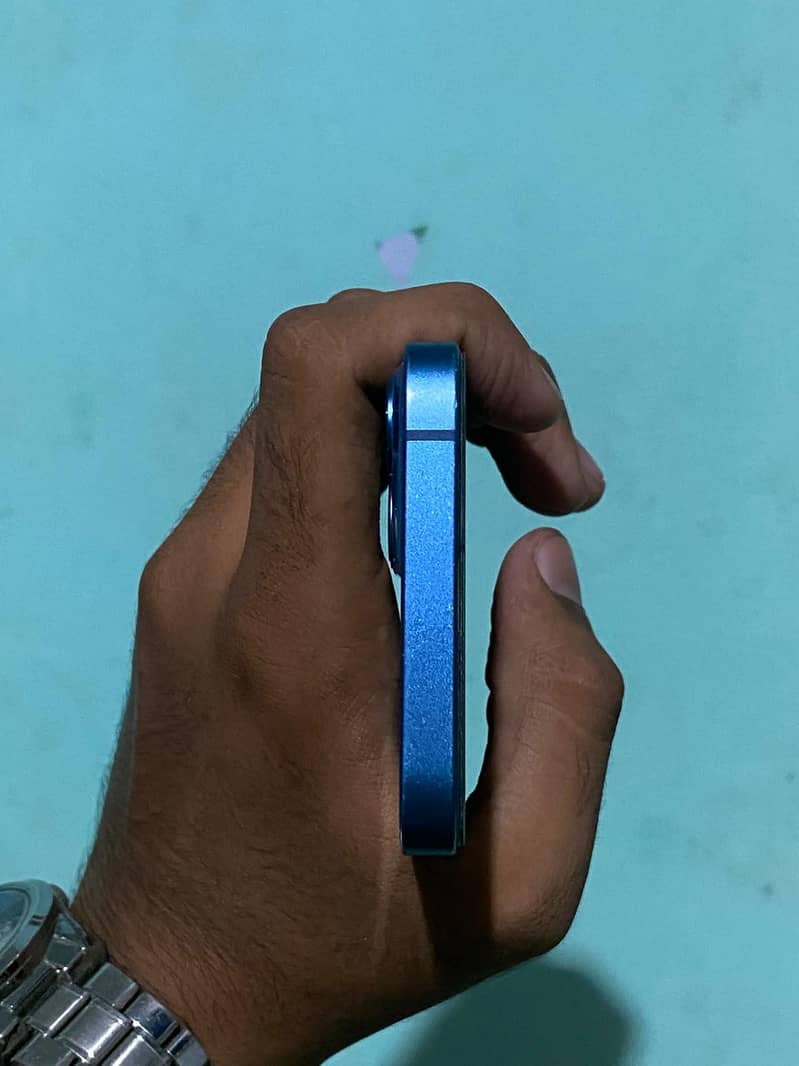 Apple iPhone 13 5