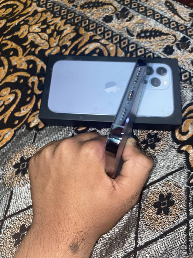 Apple iPhone 13 Pro Max 2