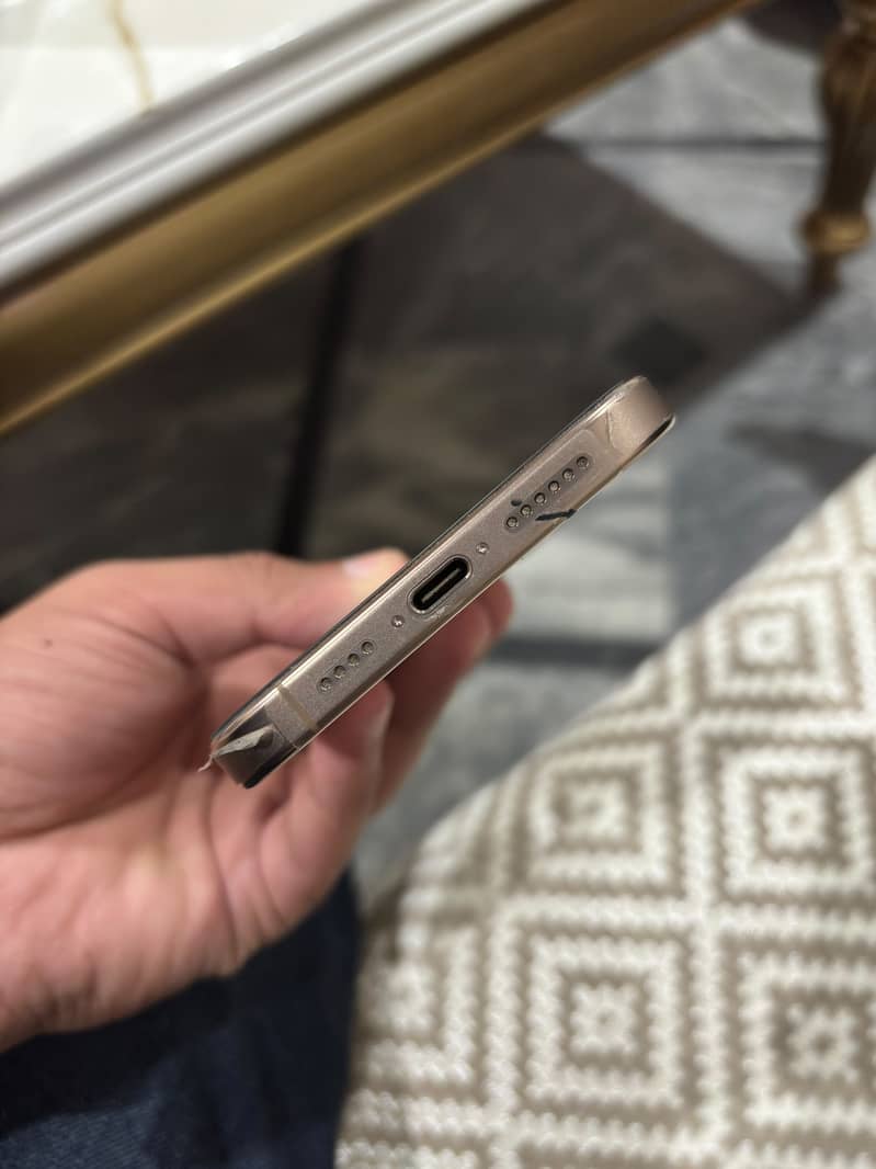 Iphone 16 pro max 3