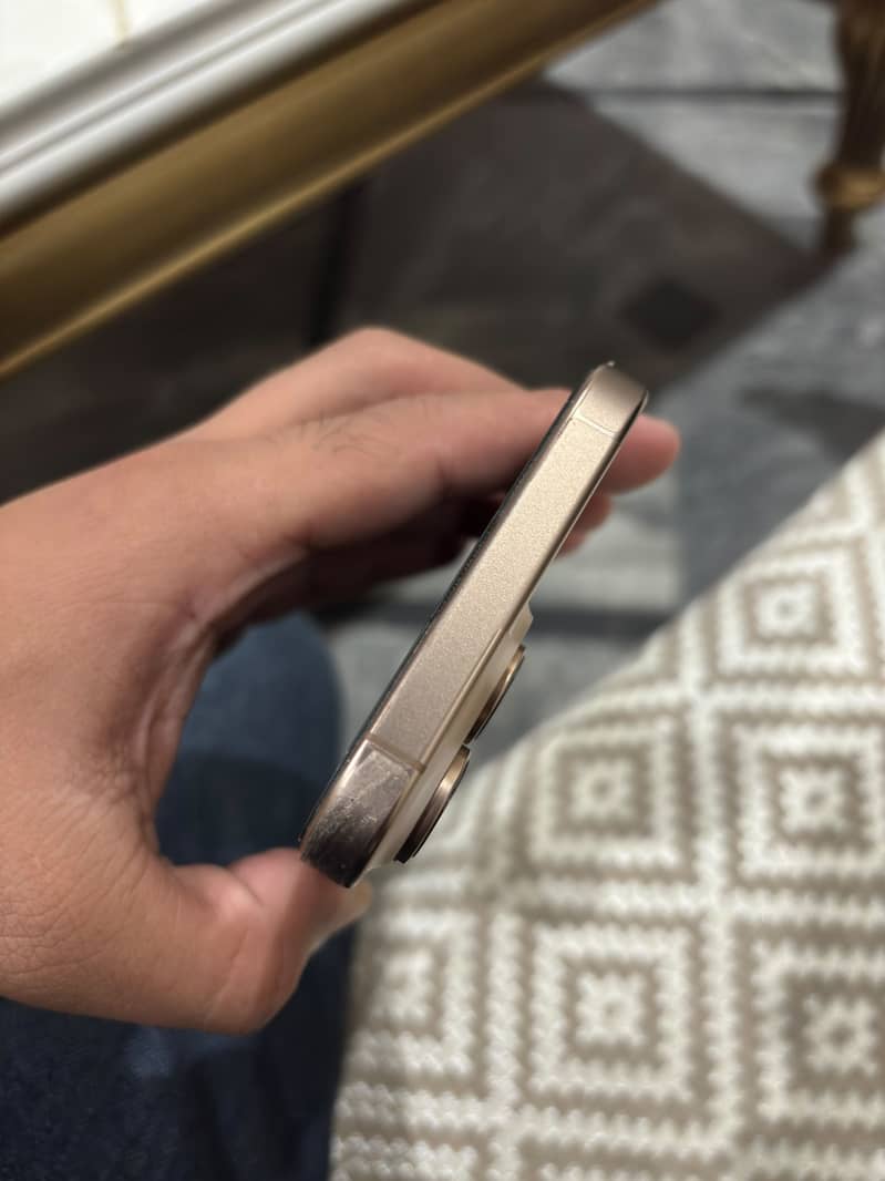 Iphone 16 pro max 5