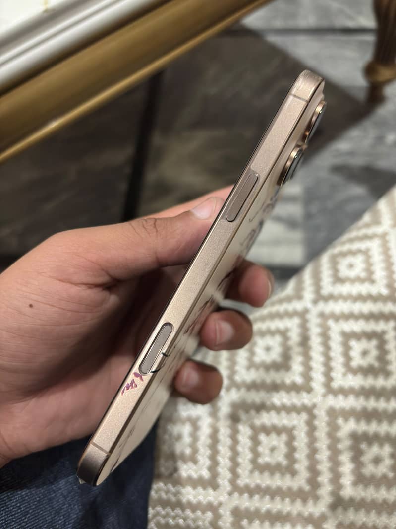 Iphone 16 pro max 6